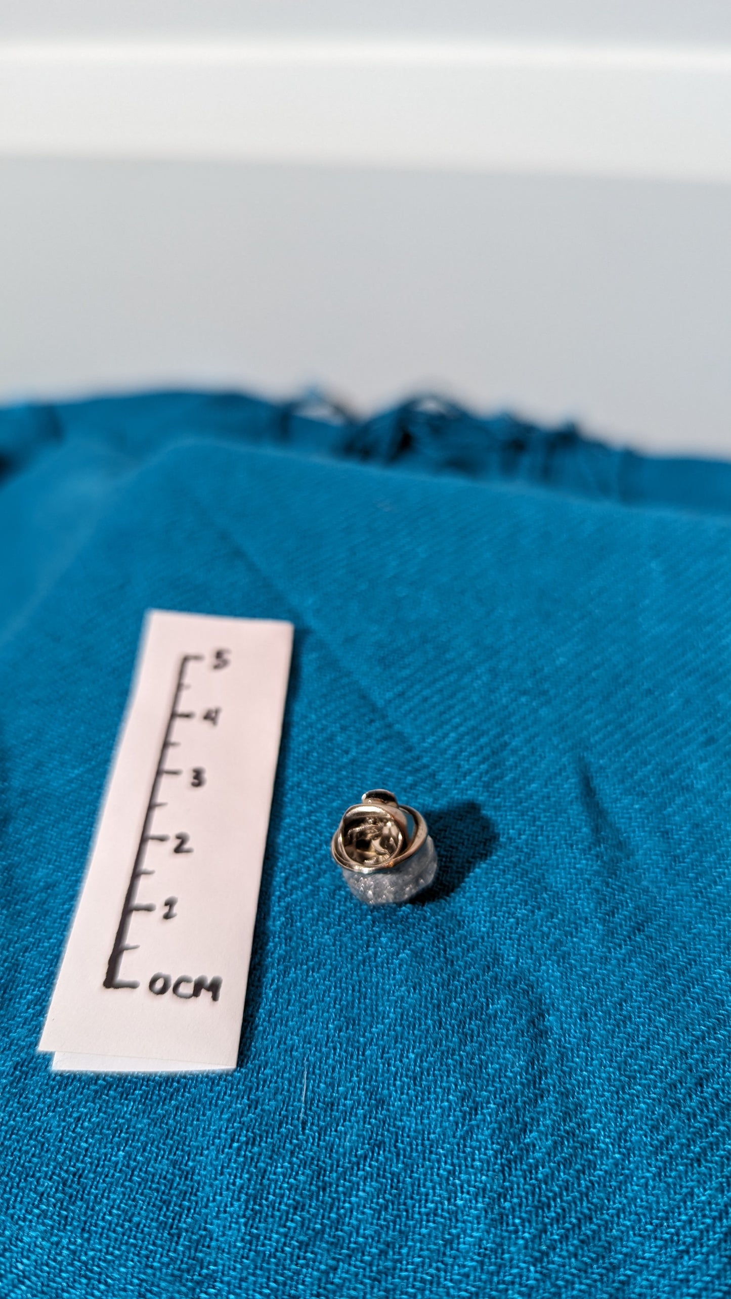 Épinglette (Broche/Pin) rond à paillettes argentées