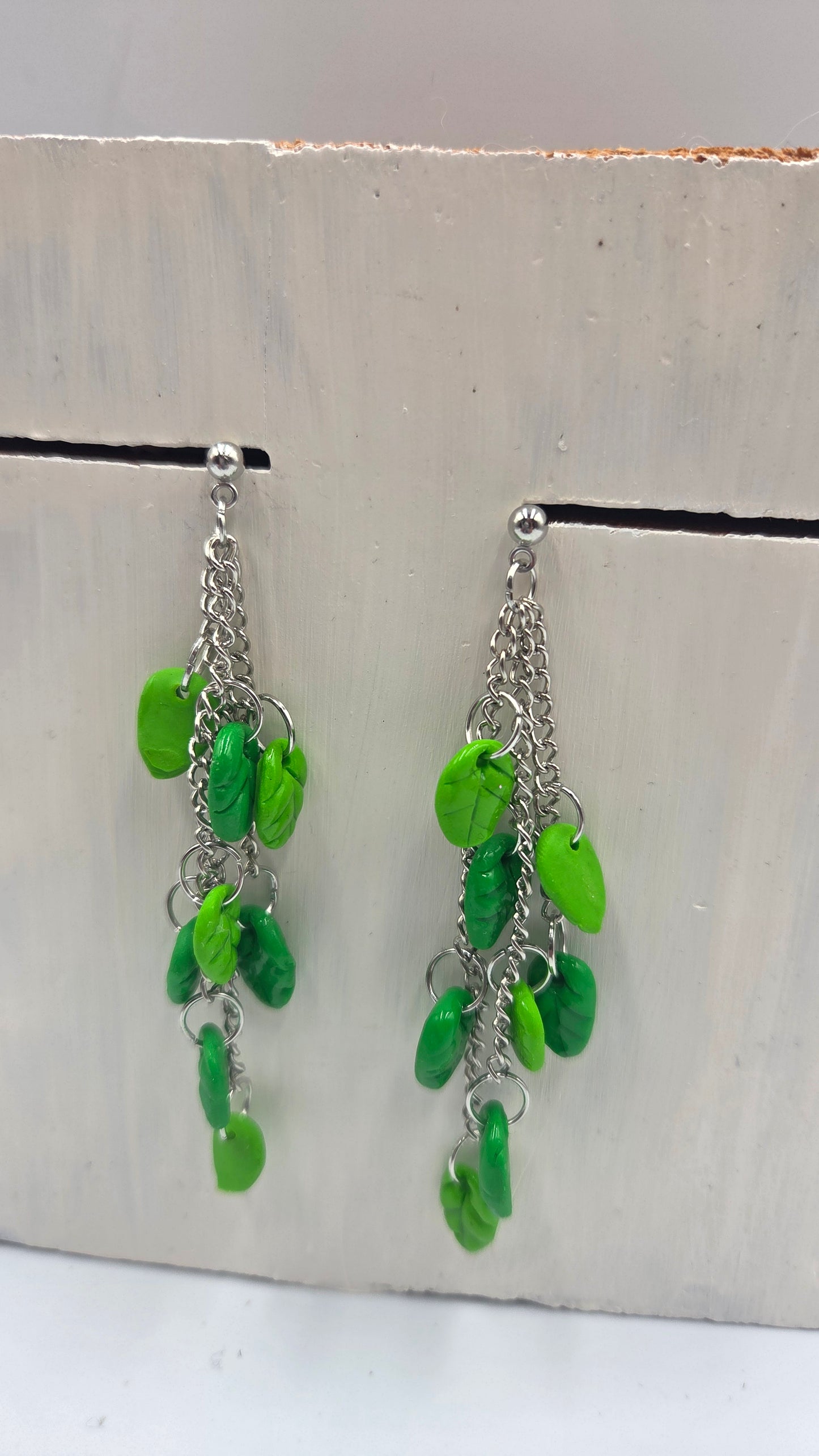Boucles d'oreilles " Chaînes de Feuilles/ 2 tons de vert"