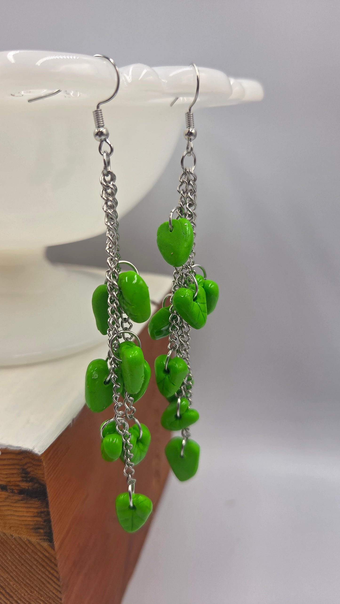 Boucles d'oreilles " Chaînes de Feuilles vert tendre"