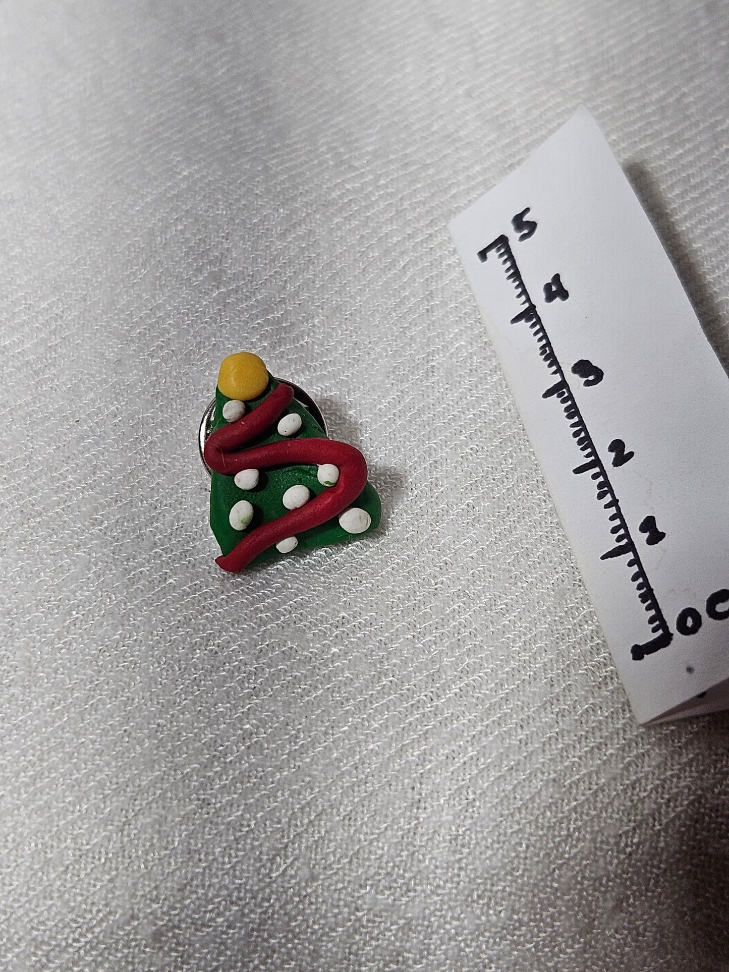 Lapel pin (brooch/pin) in “Christmas tree”