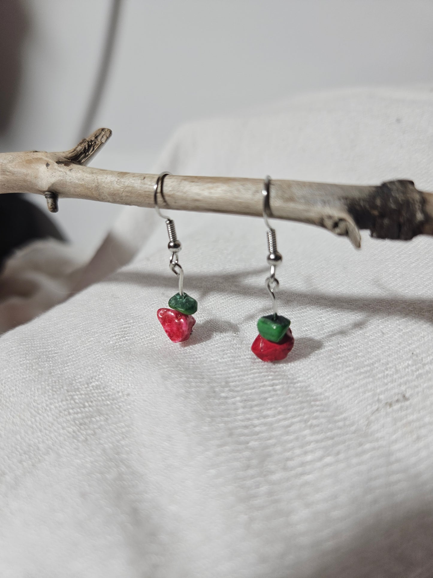 Boucles d'oreilles gemmes rouge et vert