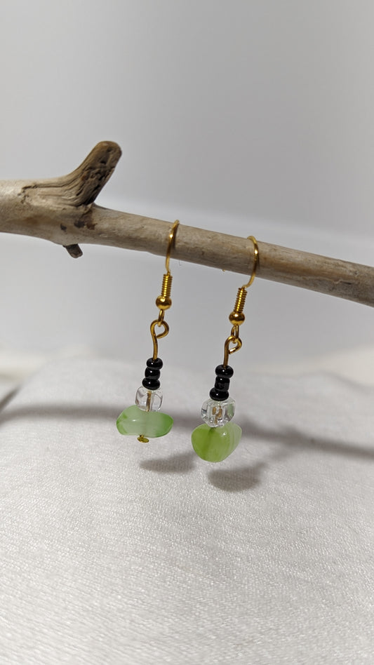 Boucles d'oreilles de perles vertes/translucides/noires