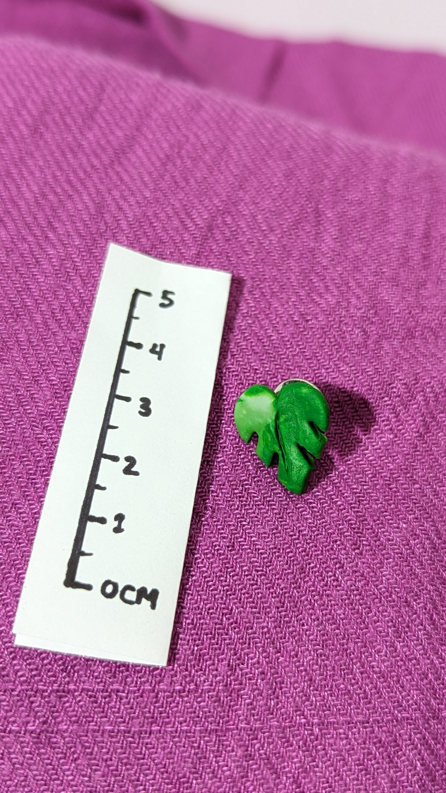 Monstera Albo leaf pin (Brooch/Pin)