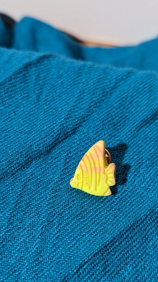 Lapel pin (Brooch/Pin) yellow fish