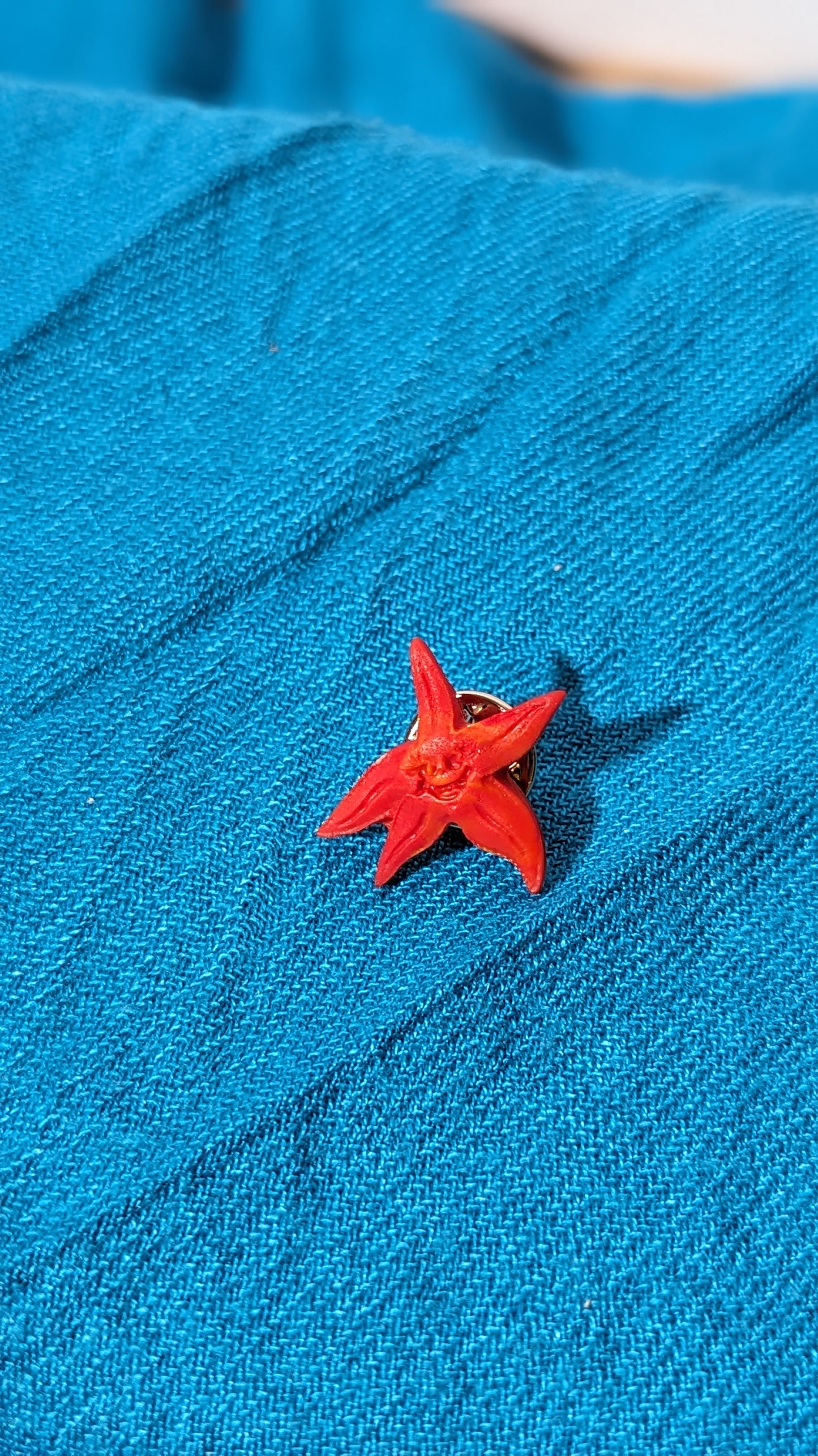 Lapel pin (Brooch/Pin) Red starfish