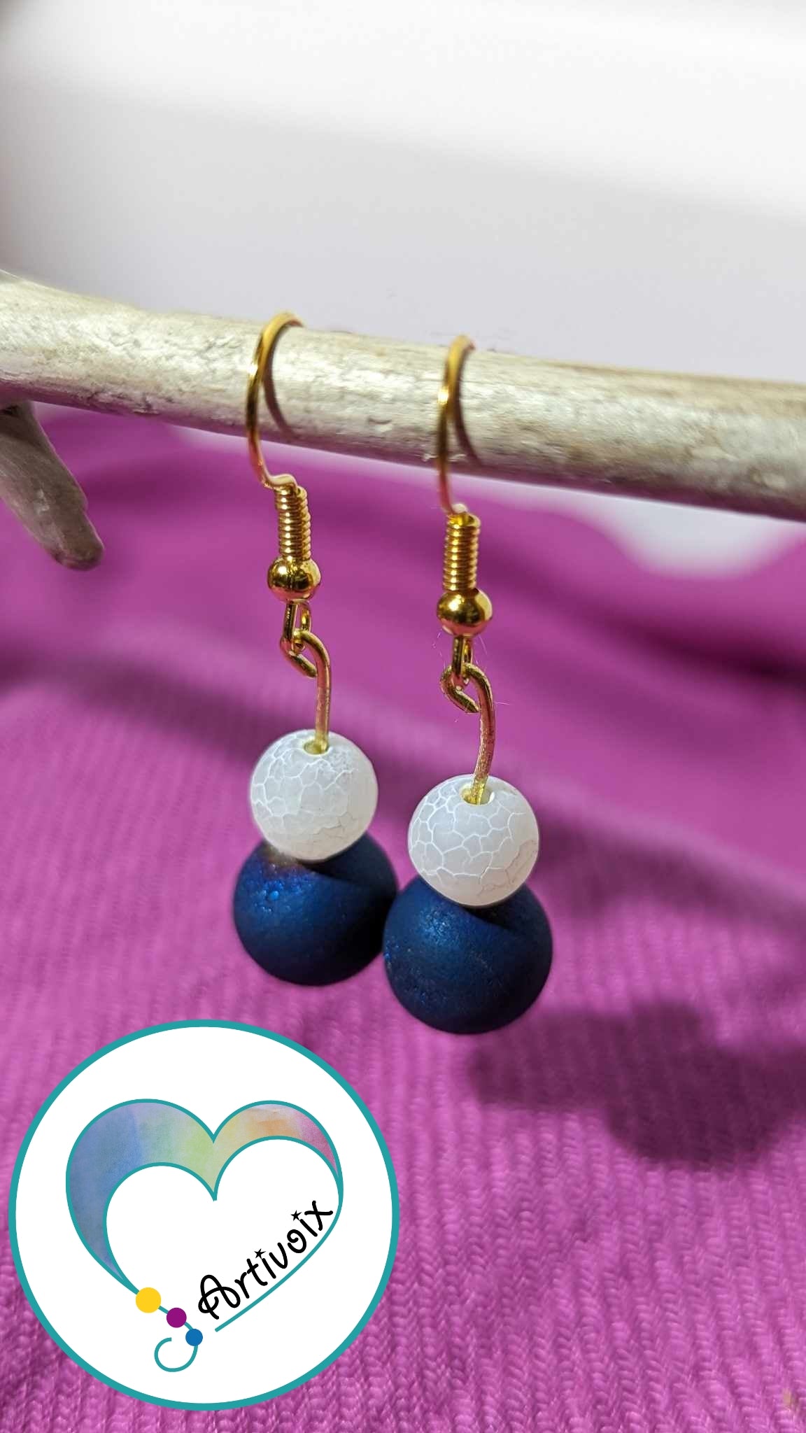 “WHITE/NAVY” pearl earrings