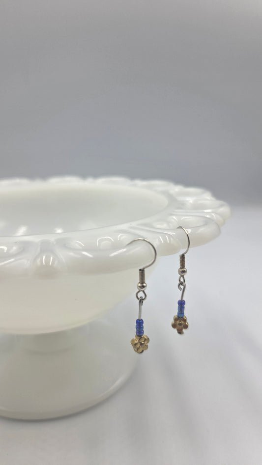 Boucles d'oreilles en perles "bleu/mauve et fleurs dorées"