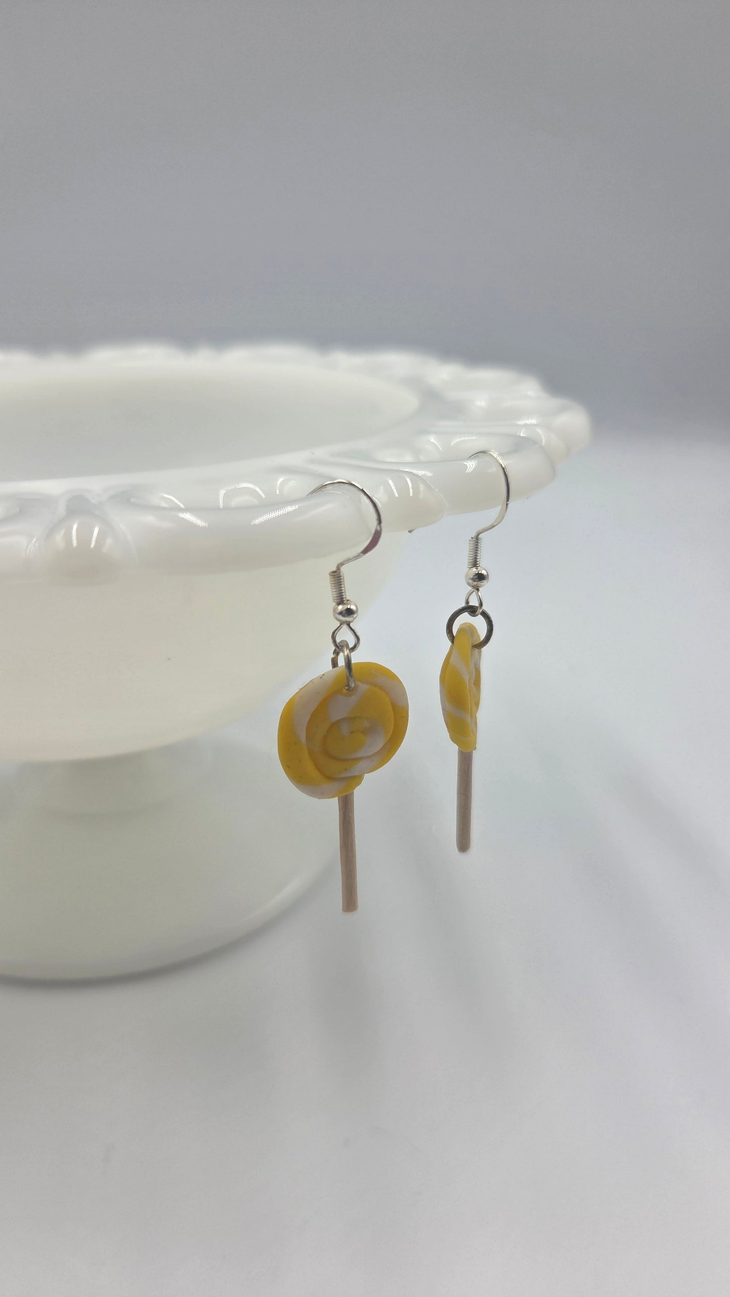Boucles d'oreilles "Suçette jaune et blanc"
