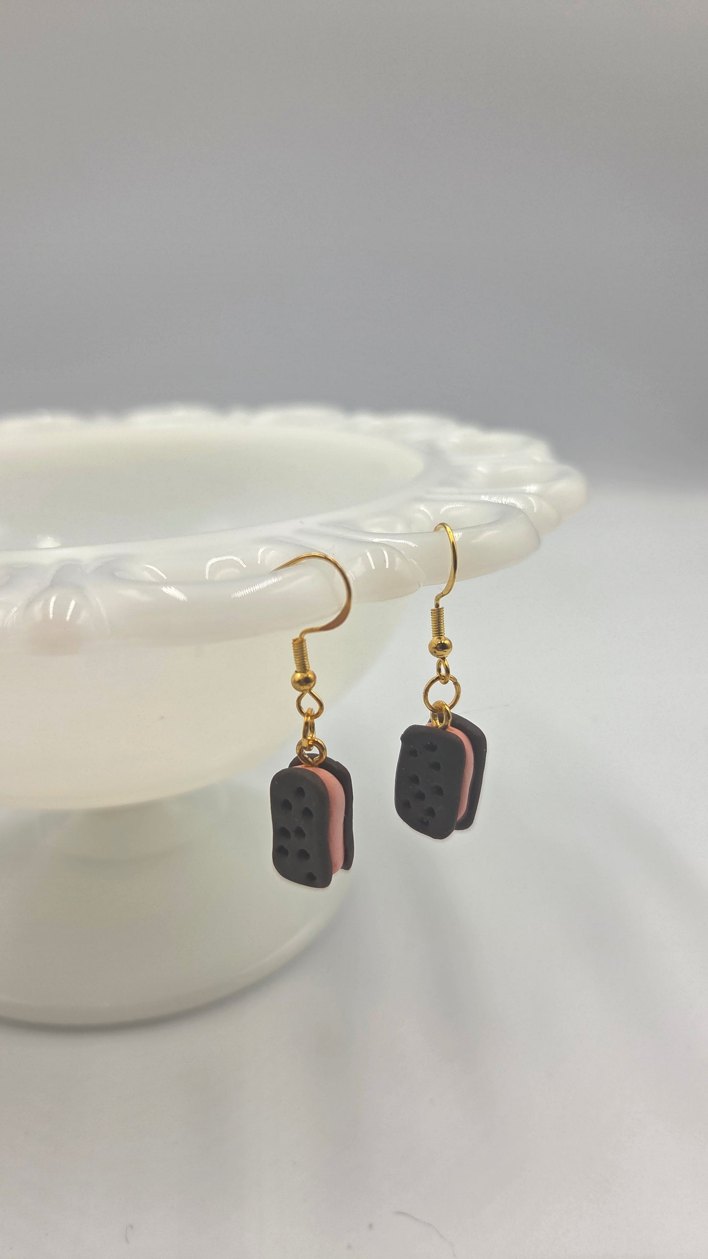 Boucles d'oreilles "Sandwich à la crème glacée à la fraise"