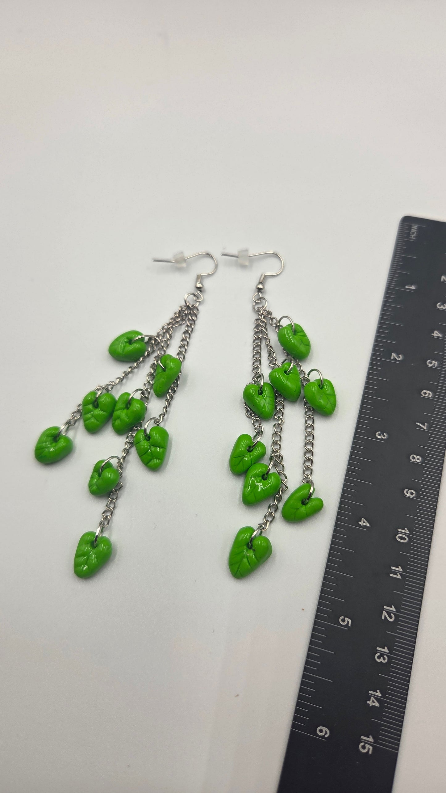 Boucles d'oreilles " Chaînes de Feuilles vert tendre"