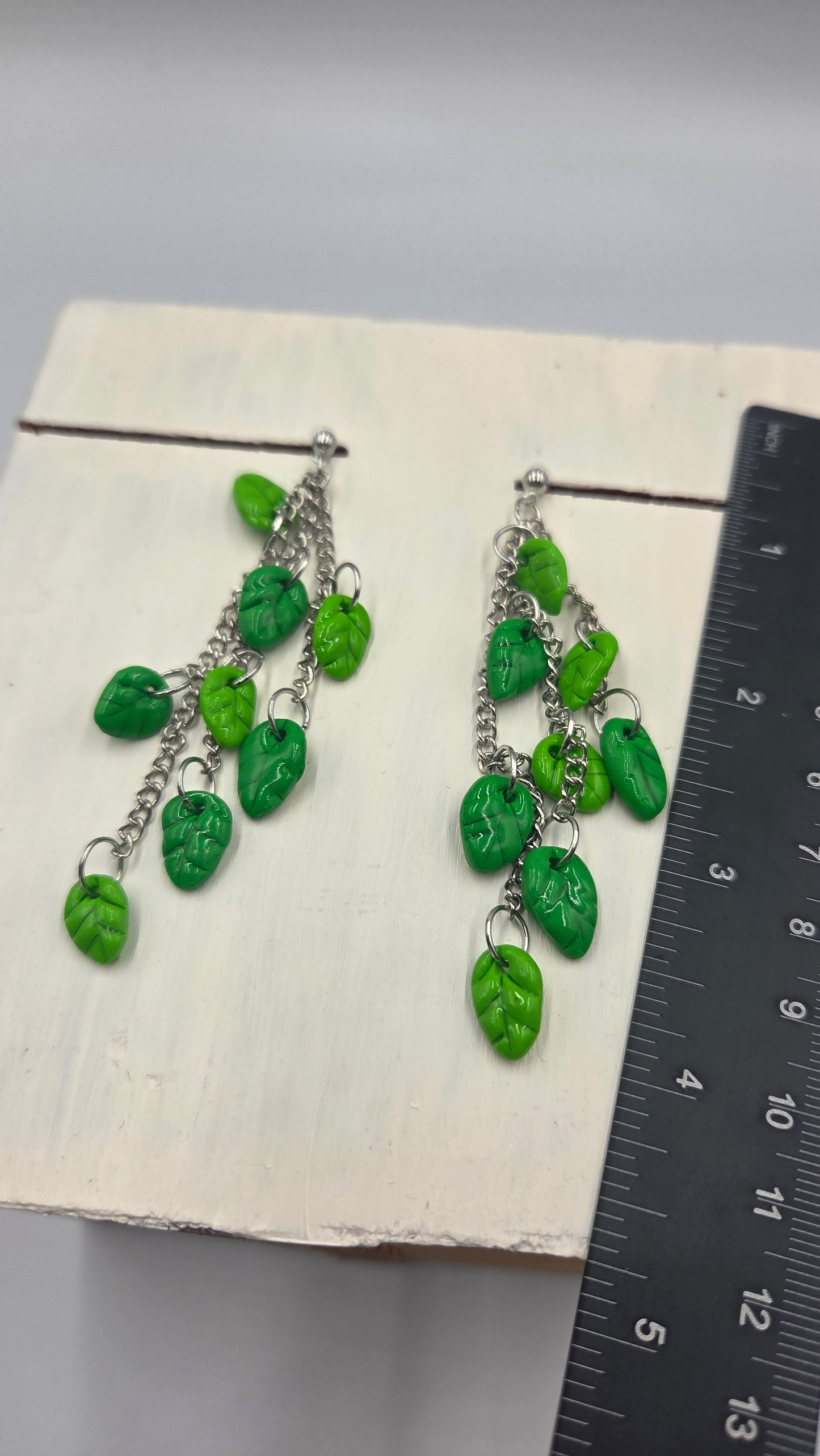 Boucles d'oreilles " Chaînes de Feuilles/ 2 tons de vert"