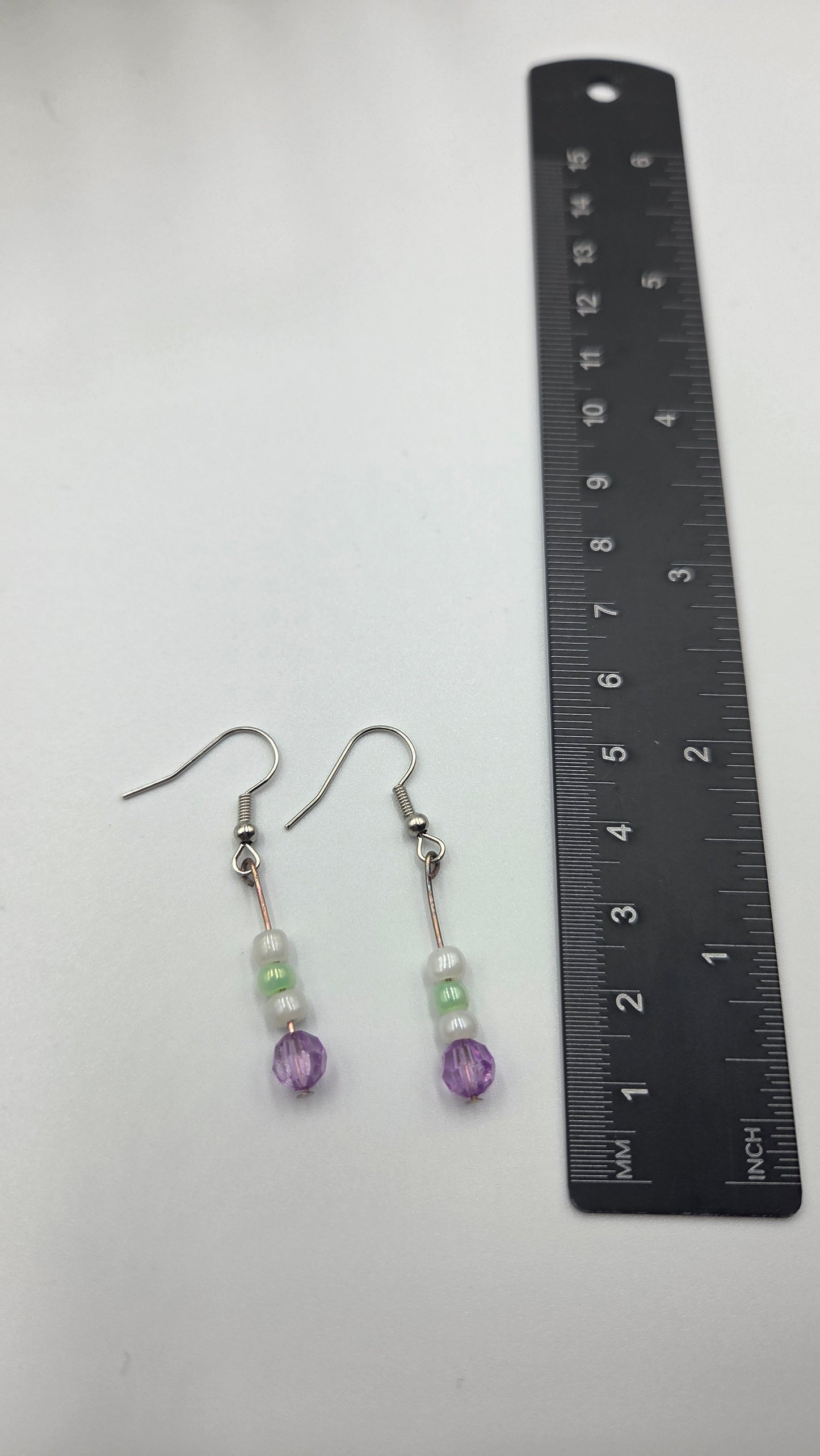 Boucles d'oreilles en perles "blanches,vertes et lilas"