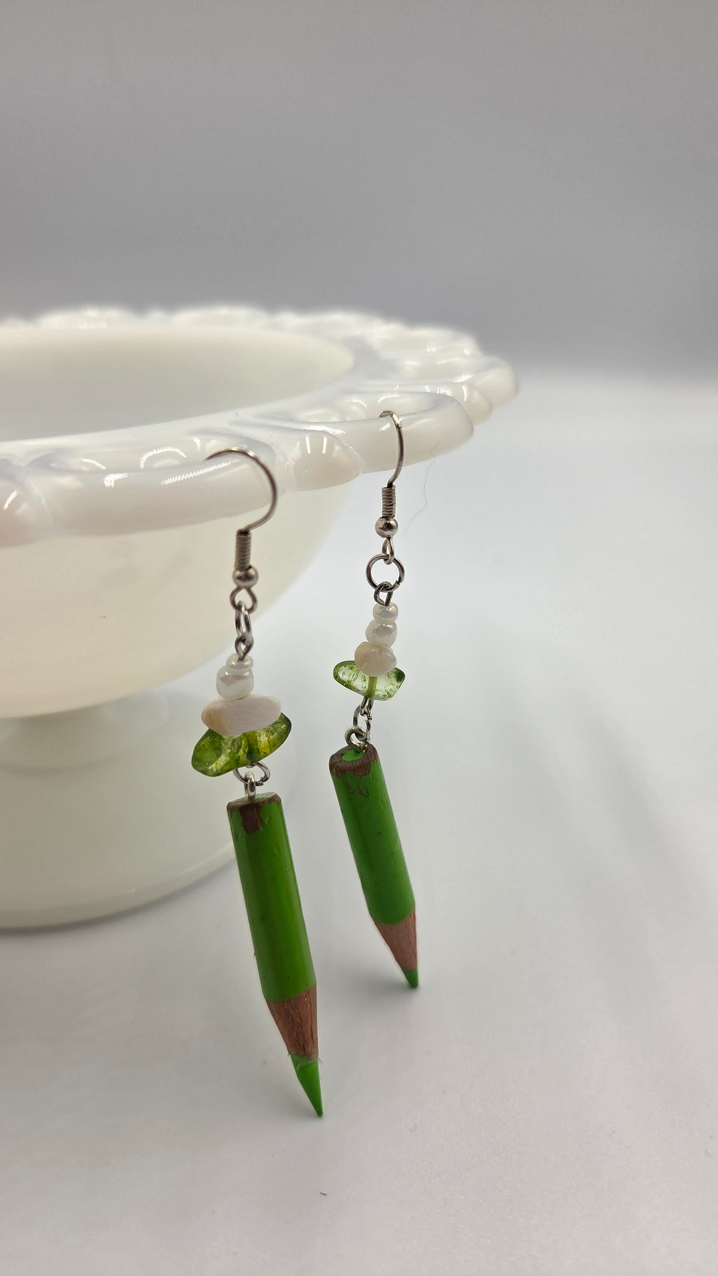 Boucles d'oreilles de perles et pendentifs "crayon vert"