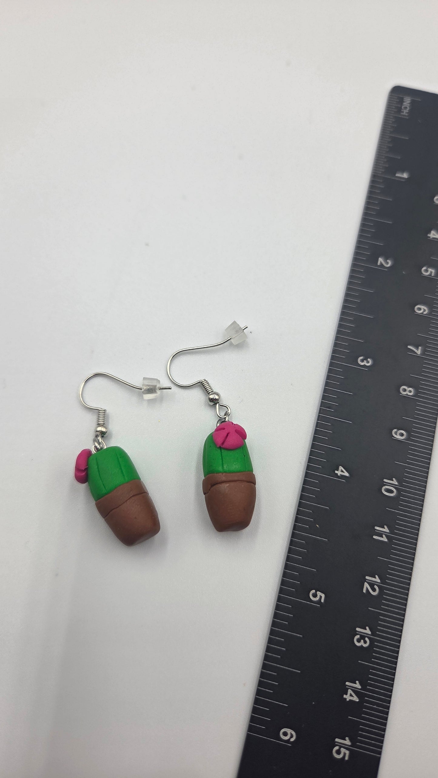 Boucles d'oreilles "cactus en fleur" en pot brun 3D