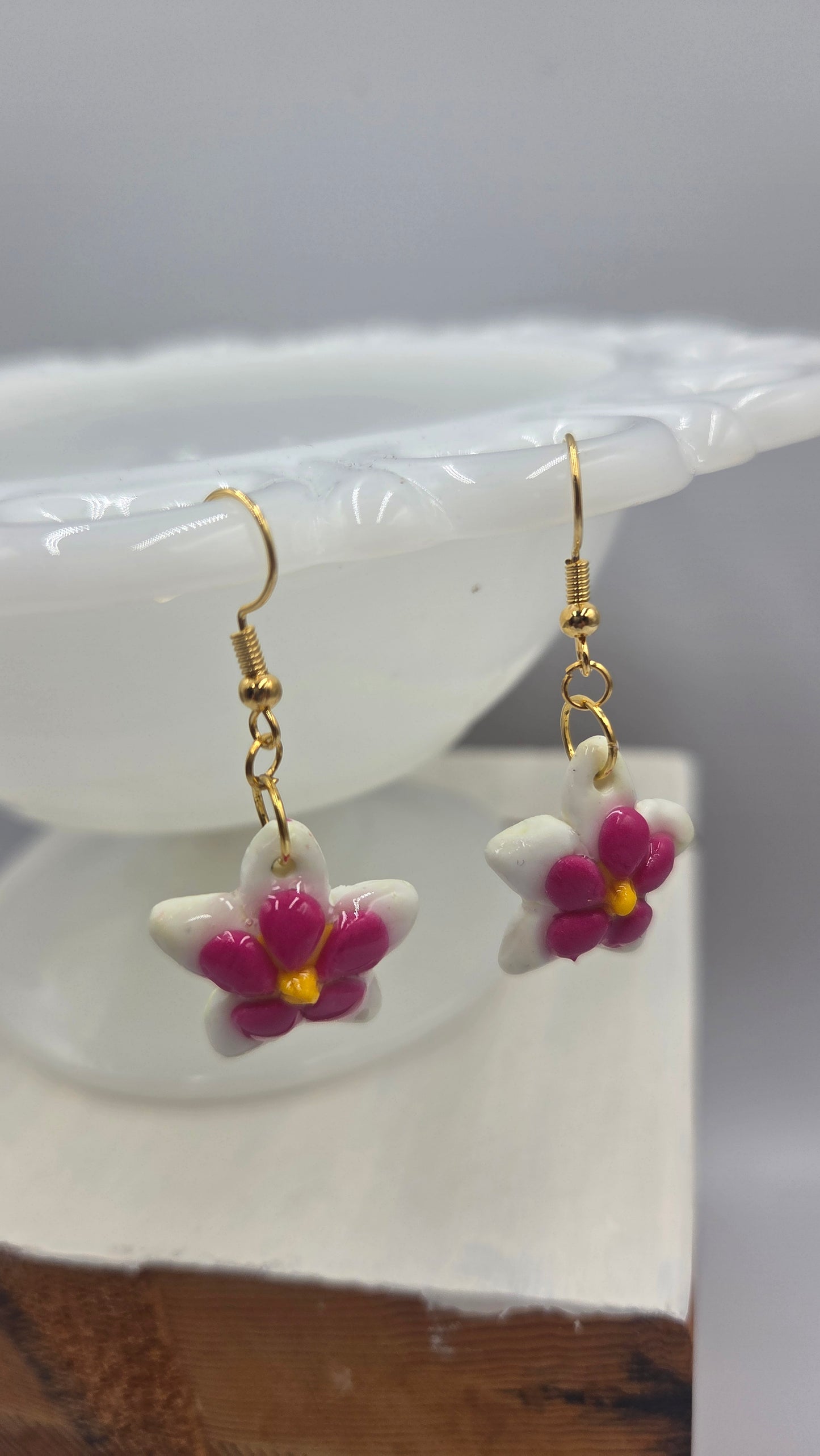 Boucles d'oreilles "Fleurs blanche et rose "