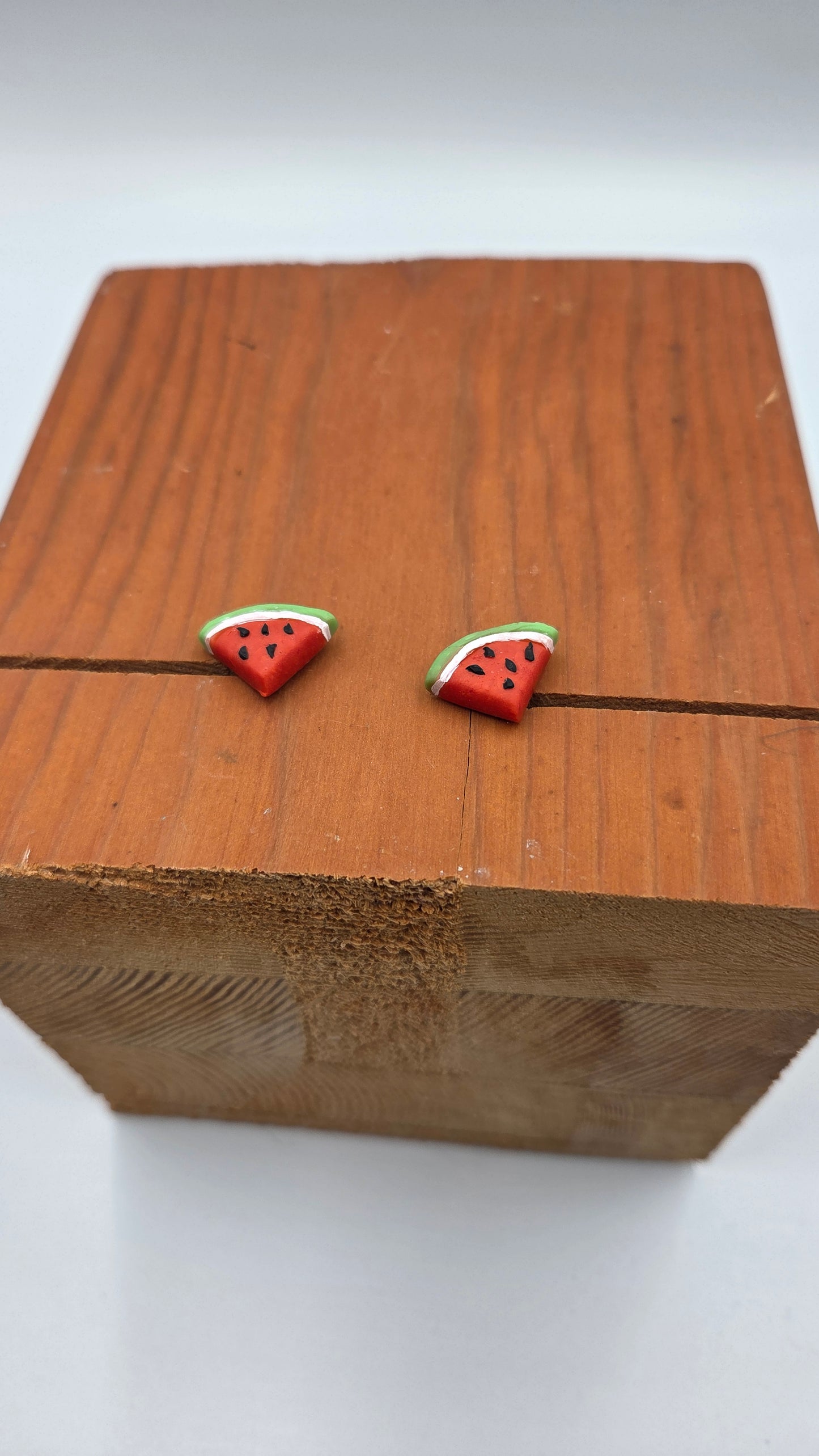 Boucle d'oreille "Melon d'eau" à 5 pépins.