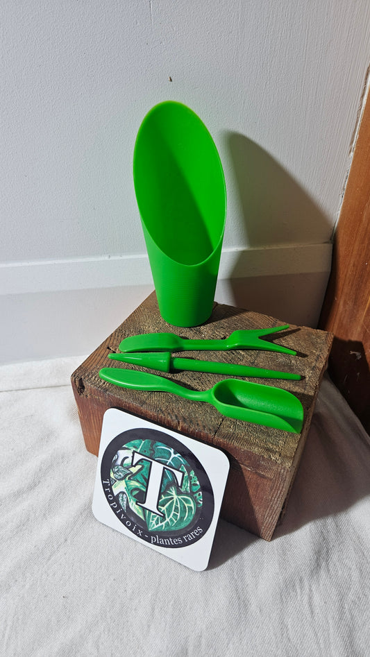 Pelle et outils de rempotage (ensemble).