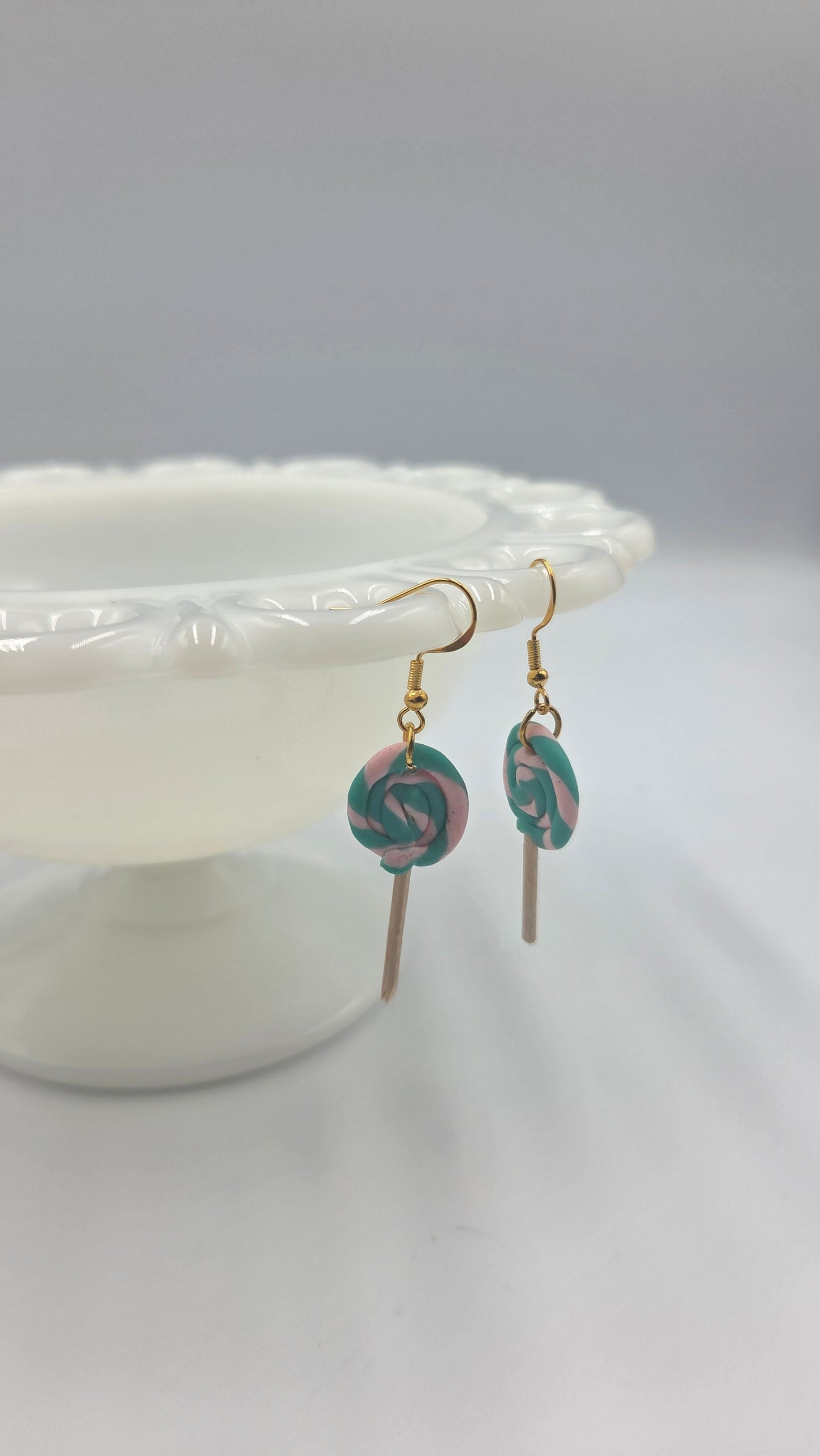 Boucles d'oreilles "Suçette bleu et rose pâle"