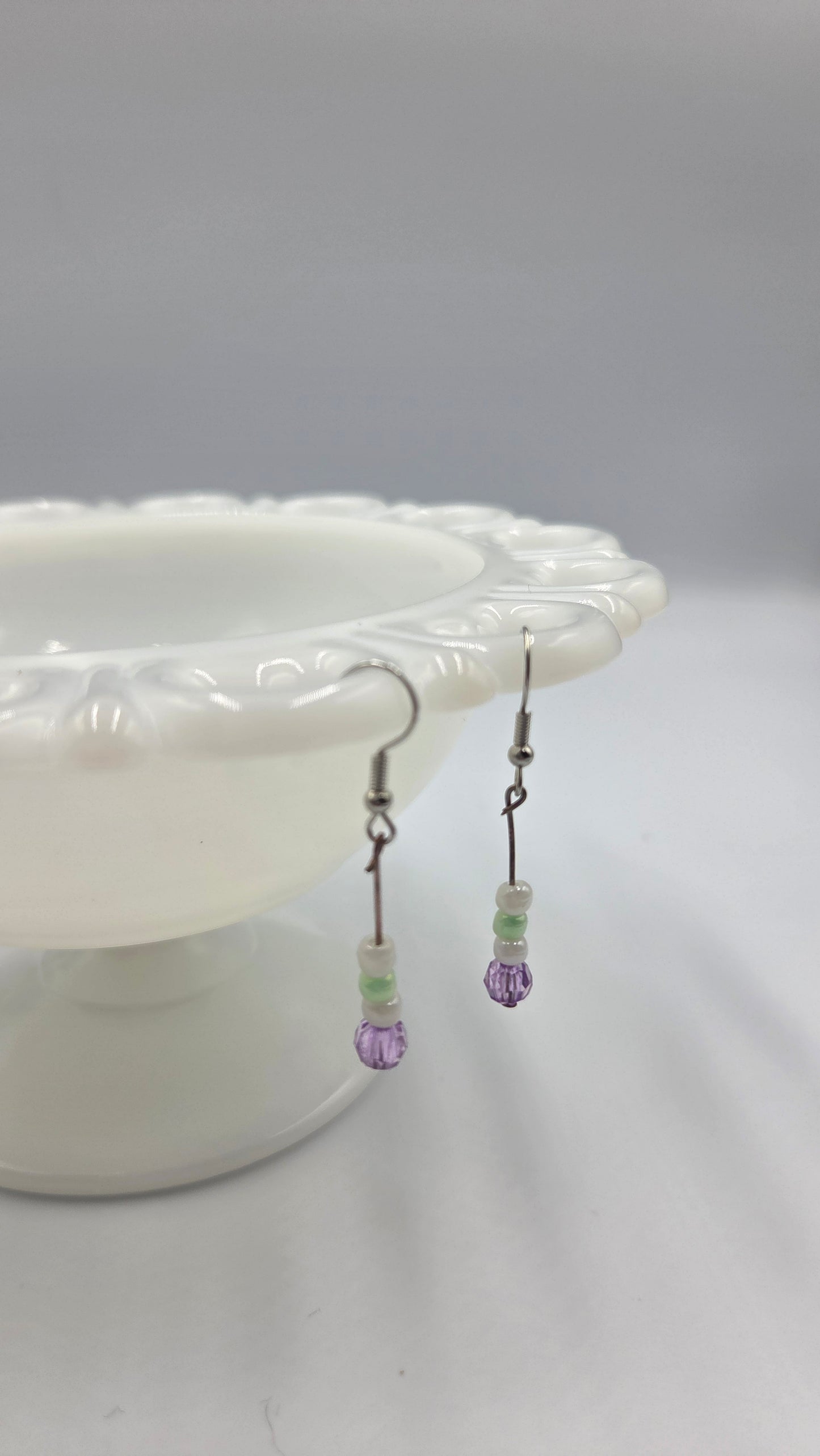 Boucles d'oreilles en perles "blanches,vertes et lilas"